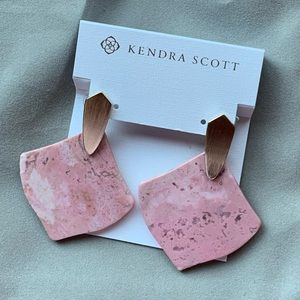 Kendra Scott Jewelry - Kendra Scott Astoria Drop Pink Rhodenite earrings Kendra Scott Jewelry - Kendra Scott Astoria Drop Pink Rhodenite earrings